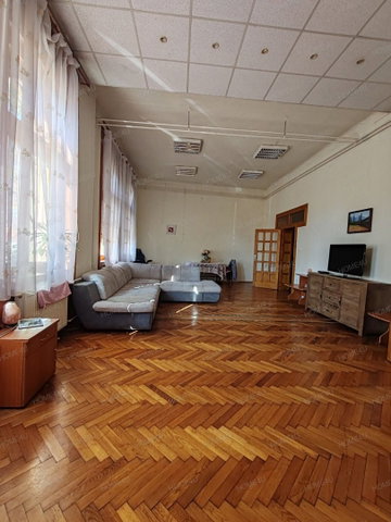 Eladó téglalakás, Szolnokon 99 M Ft, 5 szobás