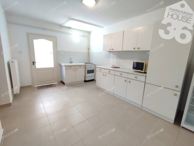 Eladó családi ház, Kecskeméten 70 M Ft, 5 szobás