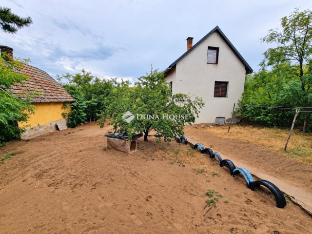 Eladó családi ház, Szentmártonkátán 5.2 M Ft, 1 szobás