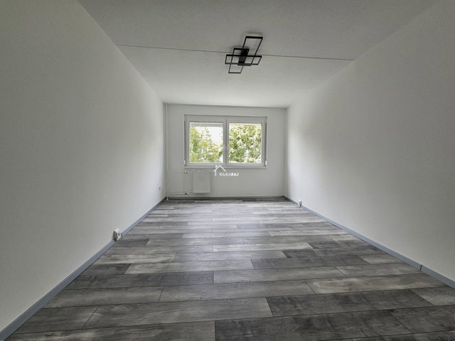 Eladó panellakás, Mosonmagyaróváron 56.9 M Ft, 3 szobás