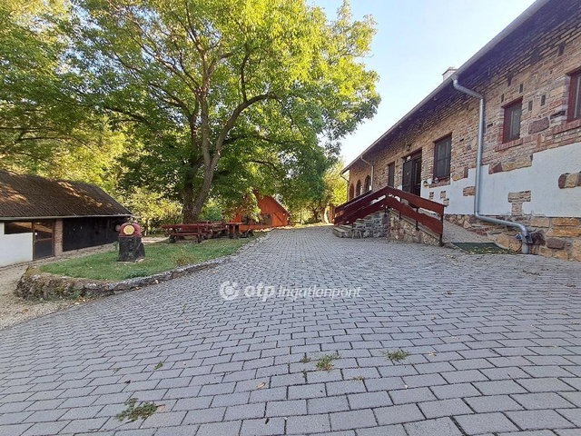 Eladó hotel, Herenden 750 M Ft / költözzbe.hu
