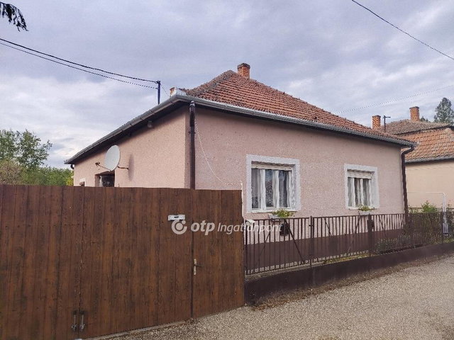 Eladó családi ház, Tószegen 44.9 M Ft, 4 szobás