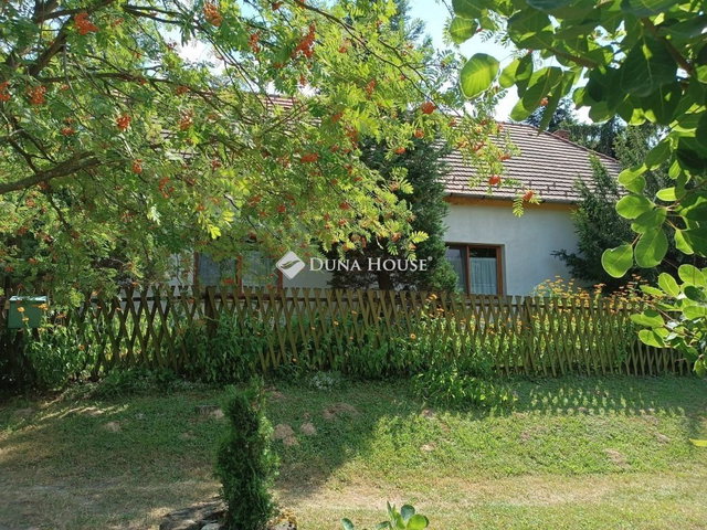 Eladó családi ház, Bakonybélben 89.9 M Ft, 4 szobás
