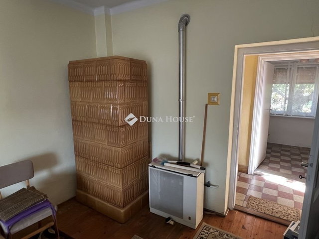 Eladó családi ház, Székesfehérvárott 65 M Ft, 3 szobás