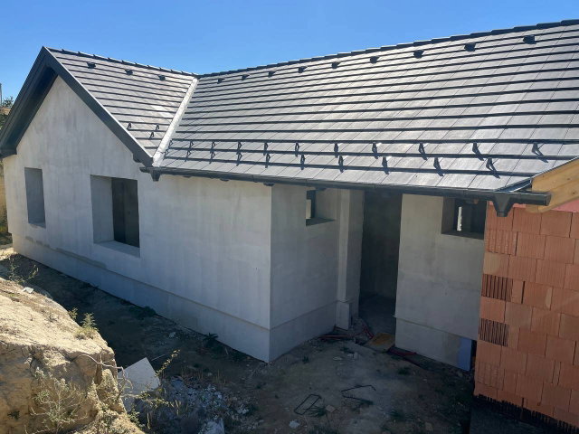 Eladó családi ház, Tinnyén 93.9 M Ft, 2+2 szobás