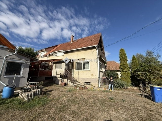 Eladó családi ház, Pécelen 89.9 M Ft, 4 szobás