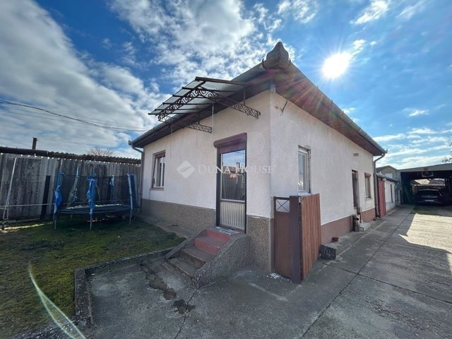 Eladó családi ház, Újhartyánon 99.9 M Ft, 7 szobás