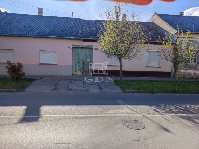Eladó családi ház, Baján 26.99 M Ft, 3 szobás