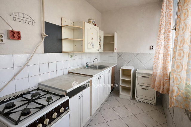 Eladó téglalakás, Egerben 32.5 M Ft, 2 szobás