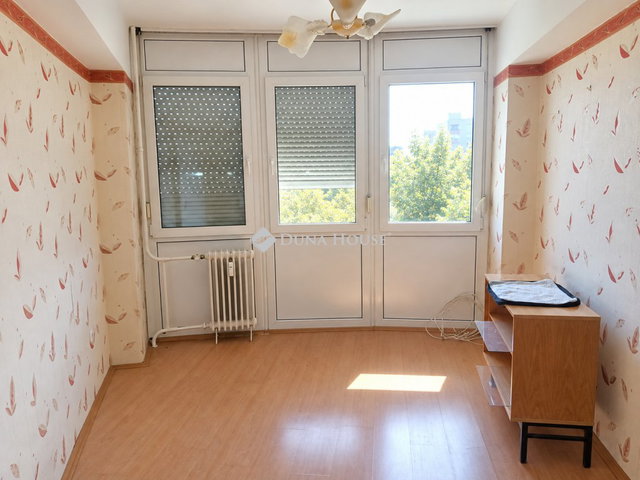 Eladó panellakás, Debrecenben 59.99 M Ft, 3 szobás