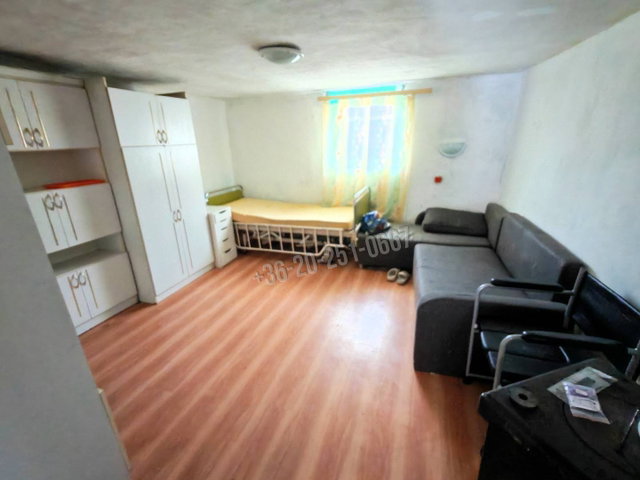 Eladó családi ház, Mohácson 5.9 M Ft, 2 szobás