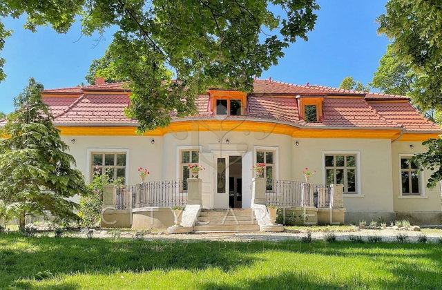 Eladó családi ház, Polgárdin 630 M Ft, 10+1 szobás