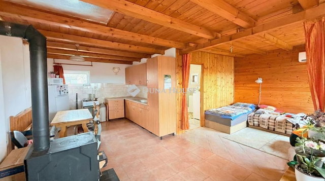 Eladó családi ház, Tahitótfalun 63.9 M Ft, 2 szobás