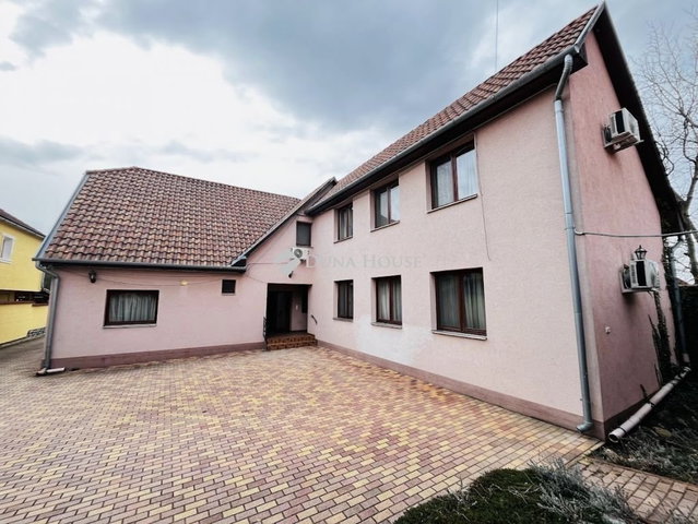 Eladó családi ház, Szilvásváradon 158 M Ft, 10 szobás