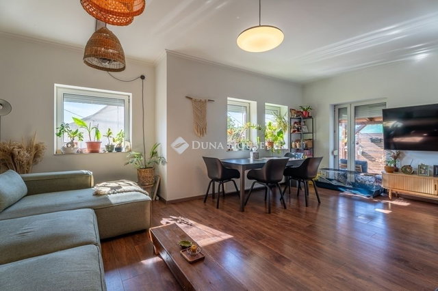 Eladó téglalakás, Szentendrén 99.9 M Ft, 3 szobás