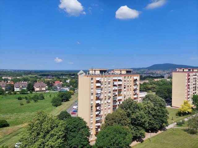 Eladó panellakás, Pécsett 45.9 M Ft, 2 szobás