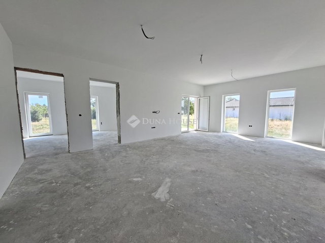 Eladó családi ház, Atkáron 65 M Ft, 4 szobás