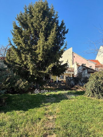 Eladó családi ház, Pécsett 89.9 M Ft, 4 szobás
