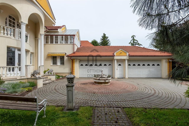 Eladó családi ház, Érden 399.9 M Ft, 8 szobás