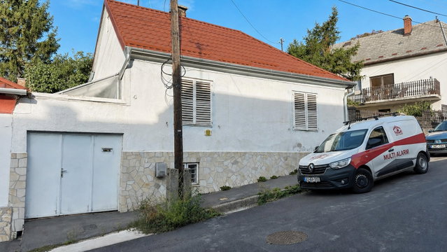 Eladó családi ház, Pécsett, Dugonics utcában 31.9 M Ft