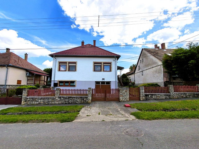 Eladó családi ház, Bonyhádon 75 M Ft, 5 szobás