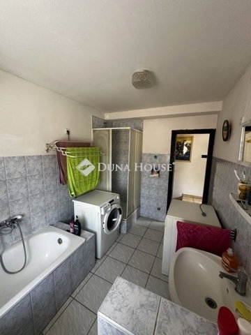 Eladó ikerház, Pécsett 75 M Ft, 3 szobás / költözzbe.hu