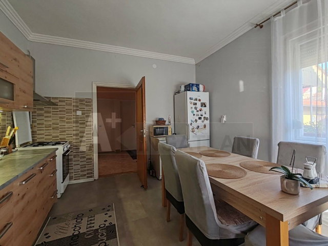 Eladó családi ház, Szegeden 78 M Ft, 3 szobás