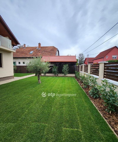 Eladó családi ház, Vecsésen 132 M Ft, 4 szobás