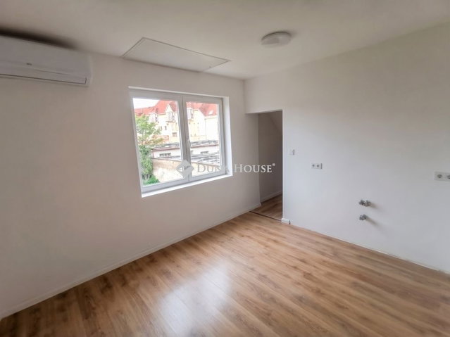 Eladó téglalakás, Budapesten, IV. kerületben 93 M Ft, 4 szobás