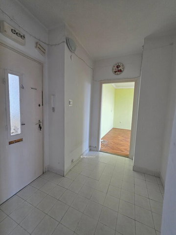 Eladó téglalakás, Pápán 33.9 M Ft, 1+1 szobás