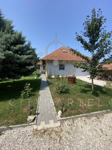 Eladó családi ház, Balatonbogláron 144.9 M Ft, 7+3 szobás