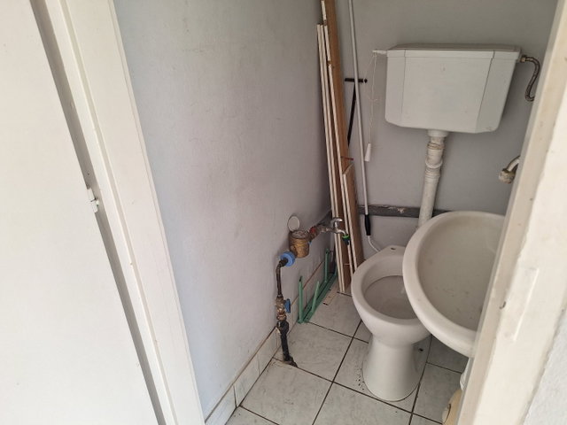 Eladó üzlethelyiség, Hódmezővásárhelyen, Szabadság téren