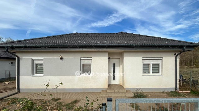Eladó családi ház, Nagyszentjánoson 89.5 M Ft, 5 szobás