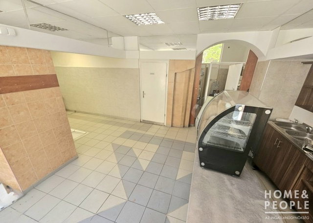 Eladó üzlethelyiség, Szegeden 13 M Ft, 3 szobás