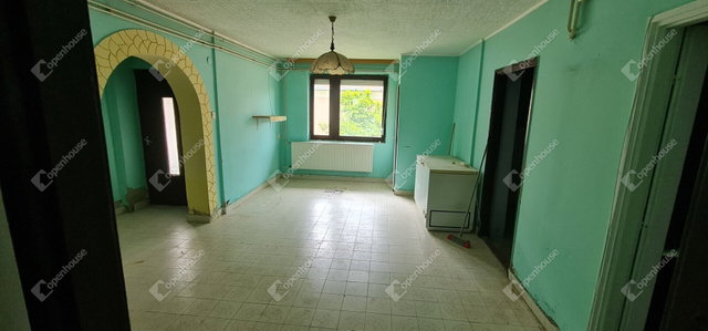 Eladó családi ház, Csapiban 24.99 M Ft, 4 szobás