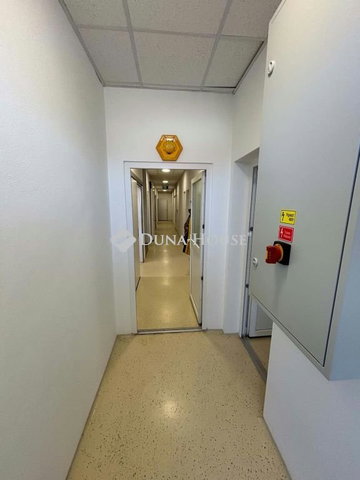 Eladó ipari ingatlan, Máriakálnokon 250 M Ft