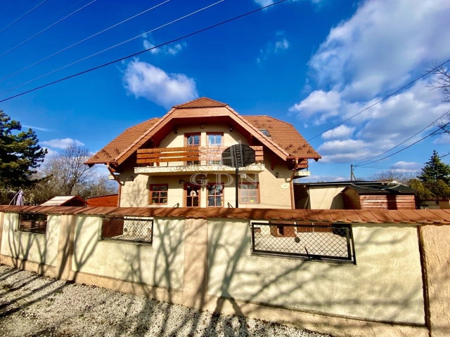 Eladó családi ház, Balatonfűzfőn 165 M Ft, 3 szobás