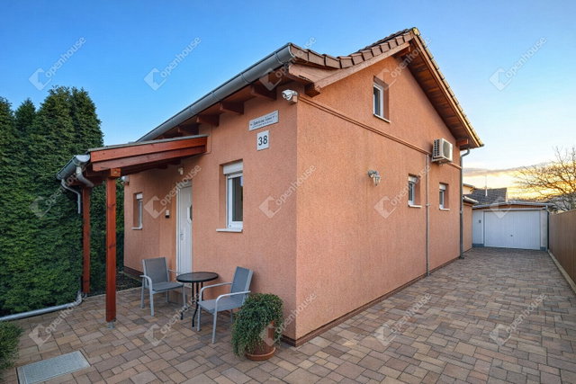 Eladó családi ház, Szegeden 105 M Ft, 4 szobás