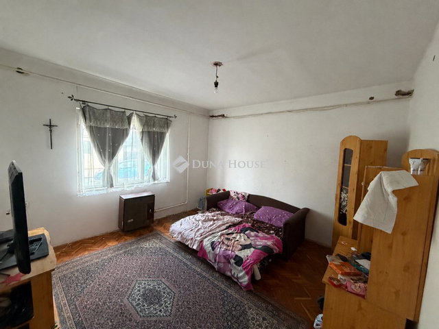 Eladó családi ház, Makón 27 M Ft, 3 szobás