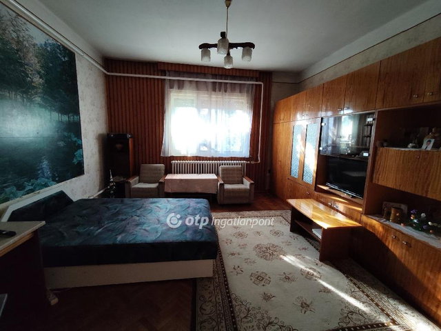 Eladó ikerház, Tégláson 33 M Ft, 2 szobás