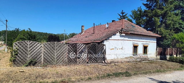 Eladó családi ház, Kunszentmártonban 2.7 M Ft, 3+1 szobás