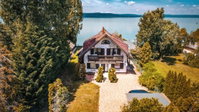 Eladó családi ház, Balatonbogláron 890 M Ft, 7 szobás