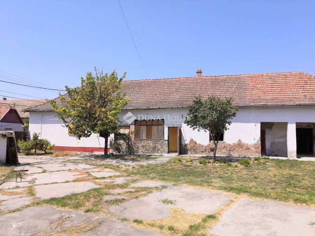 Eladó családi ház, Szabadszálláson 28 M Ft, 3+1 szobás