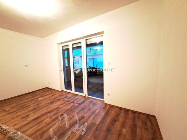 Eladó ikerház, Nyáregyházán 84 M Ft, 4 szobás