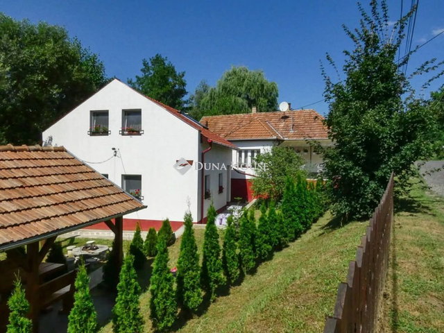 Eladó családi ház, Erdőhorvátiban 67.9 M Ft, 6 szobás