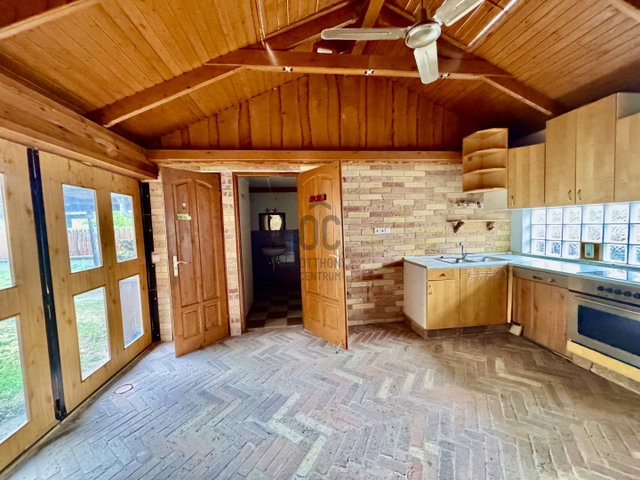 Eladó családi ház, Gödön 139.9 M Ft, 8 szobás