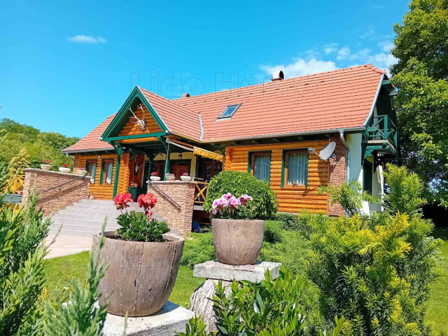 Eladó családi ház, Siófokon 430 M Ft, 6 szobás
