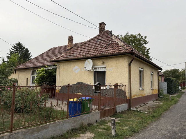 Eladó családi ház, Dunavecsén 19.9 M Ft, 3 szobás