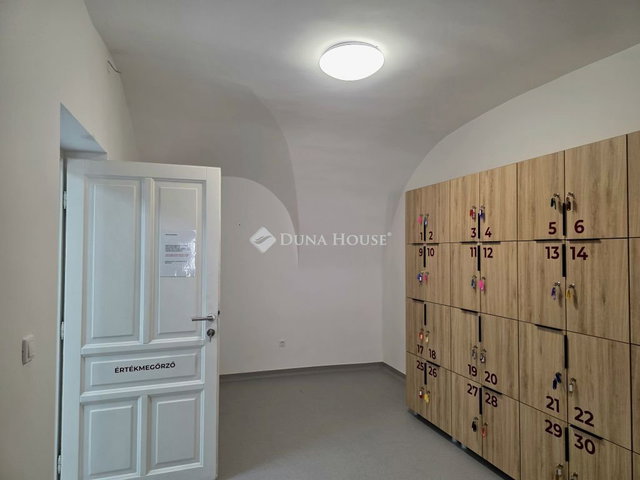 Eladó téglalakás, Sopronban, Várkerület utcában 49 M Ft