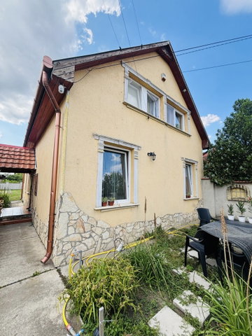 Eladó téglalakás, Cegléden 55 M Ft, 3 szobás